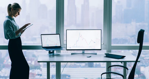 How long can a person stand and work at a standing desk?