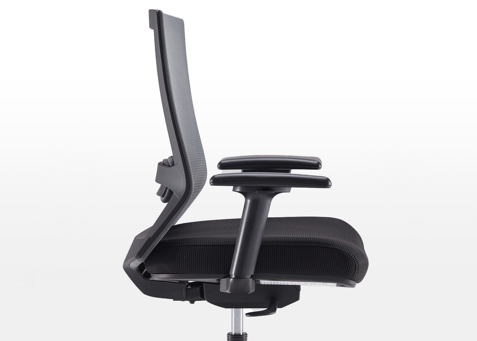 Ergonomic mesh office chair in black with adjustable armrests and tiltable backrest for ultimate comfort